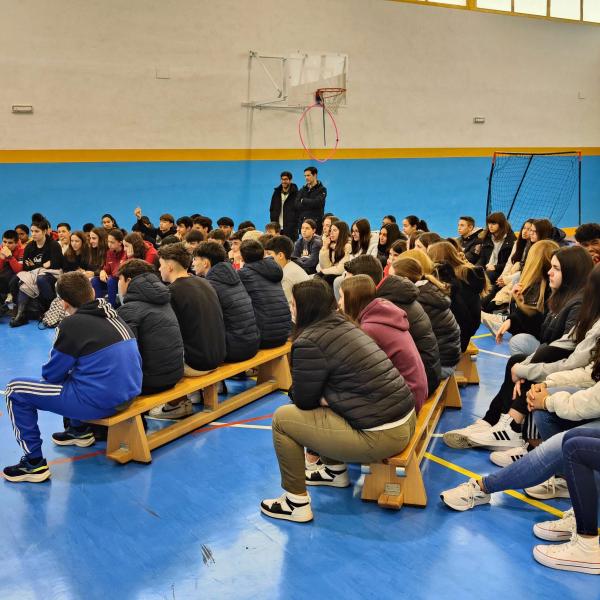 Noticia | El Viña Albali Valdepeñas visitó el ies francisco nieva