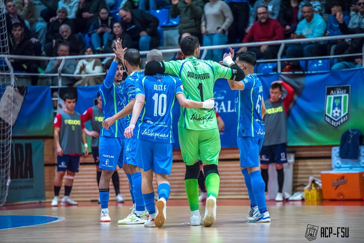 Crónica | El Viña Albali Valdepeñas vuelve a sonreír