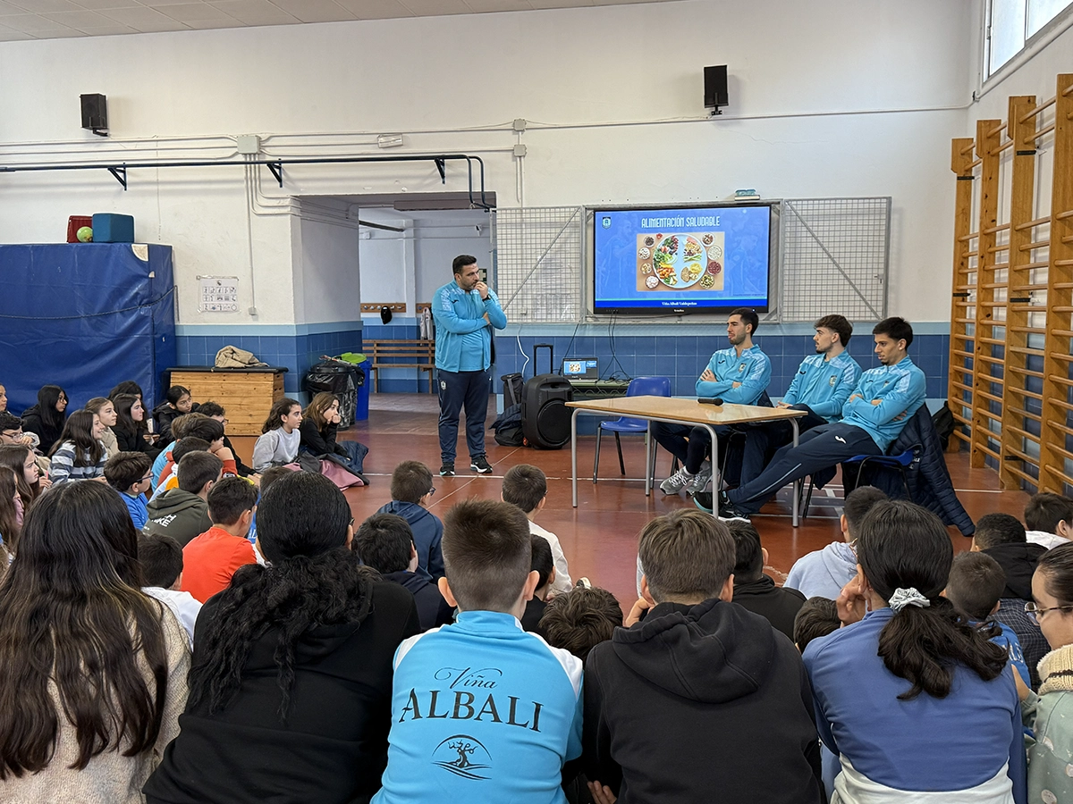 El Viña Albali Valdepeñas comienza su visita por los centros educativos en el CEIP Luis Palacios